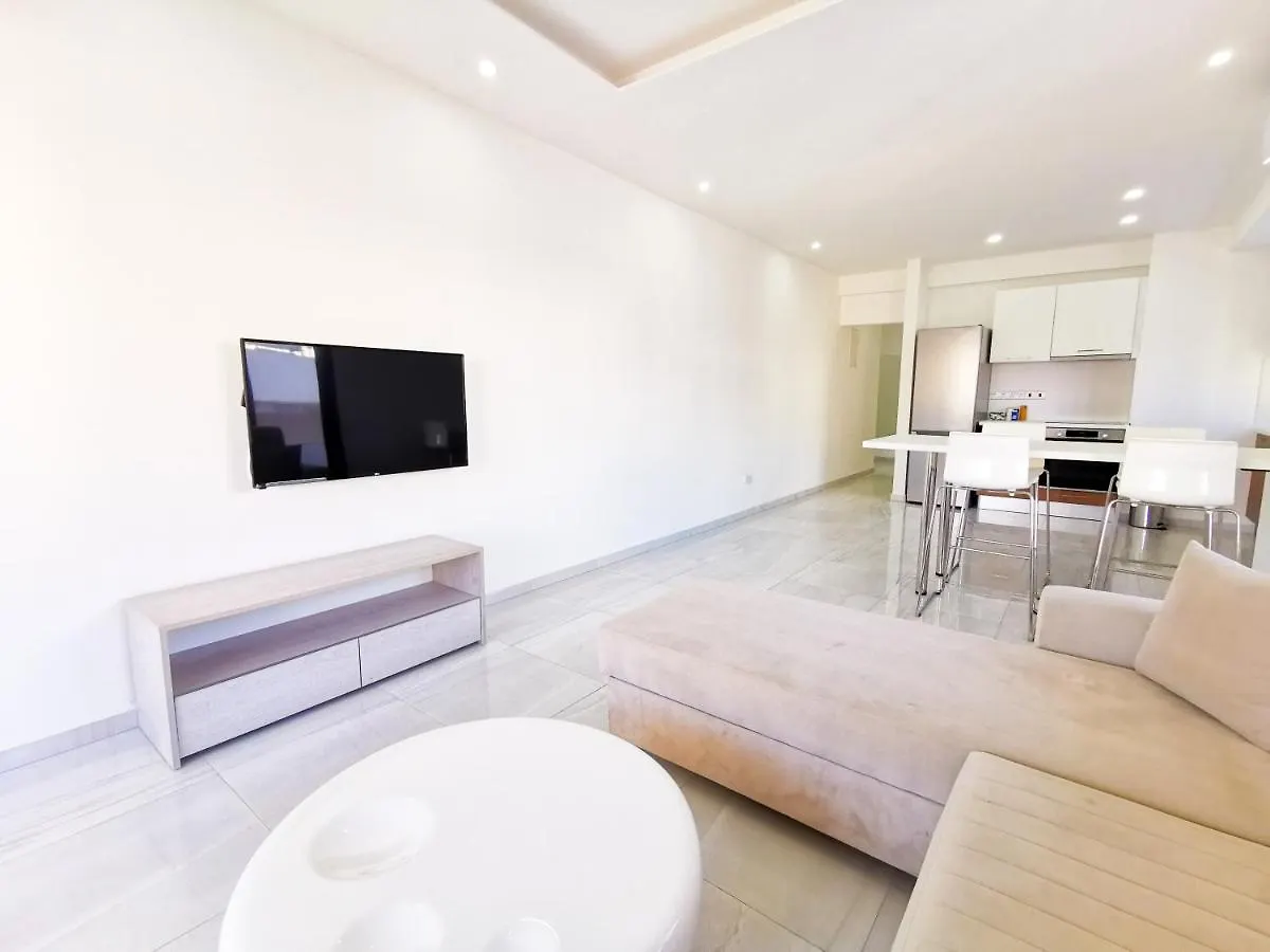 Vasilo Court Seaview City Apartment Larnaca